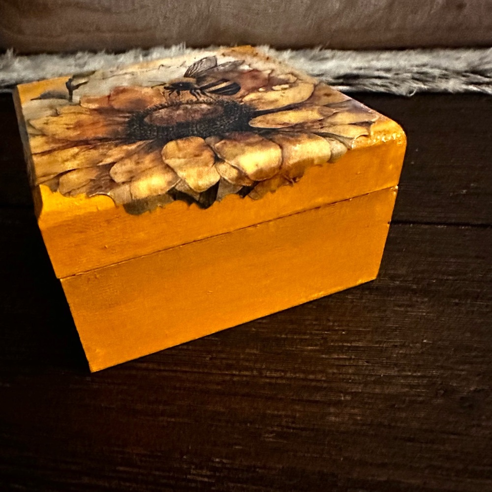 Hand Crafted Yellow Floral Bee Decor Box - Picture 5 of 7